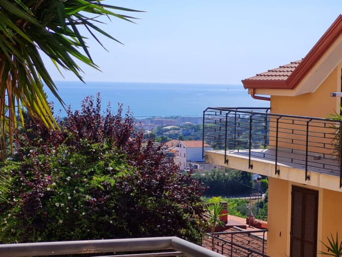 Ref 345 Beautiful apartment close to the beach